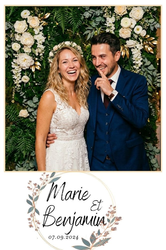 Portrait d'un couple pris par une borne photo lors de leur mariage