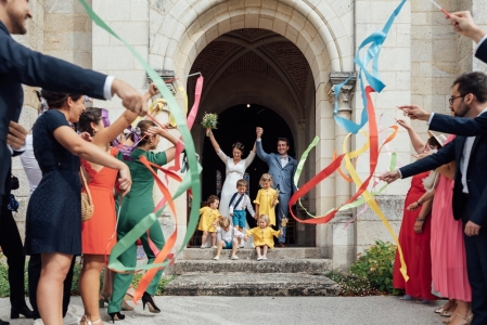 sortie d'une eglise lors d'un mariage