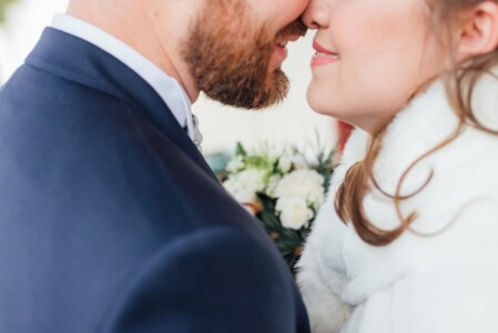 mariés s'embrassent photographe Mariage Angers le mans maine et loire