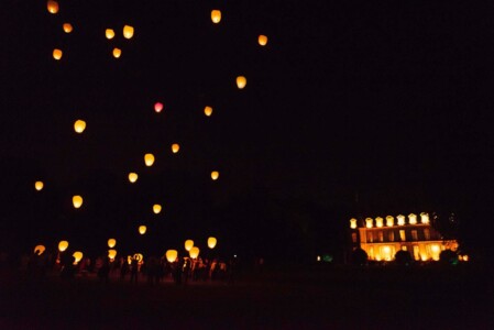 laché de lanterne au château photographe Mariage Angers le mans maine et loire
