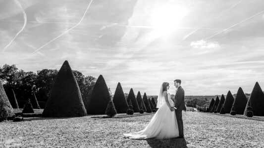portrait mariés face a face parc sceau photographe Mariage Angers le mans maine et loire